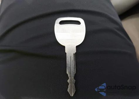 2002 Saturn L-Series L100 from USA, damaged, VIN 1G8JS54F52Y592777